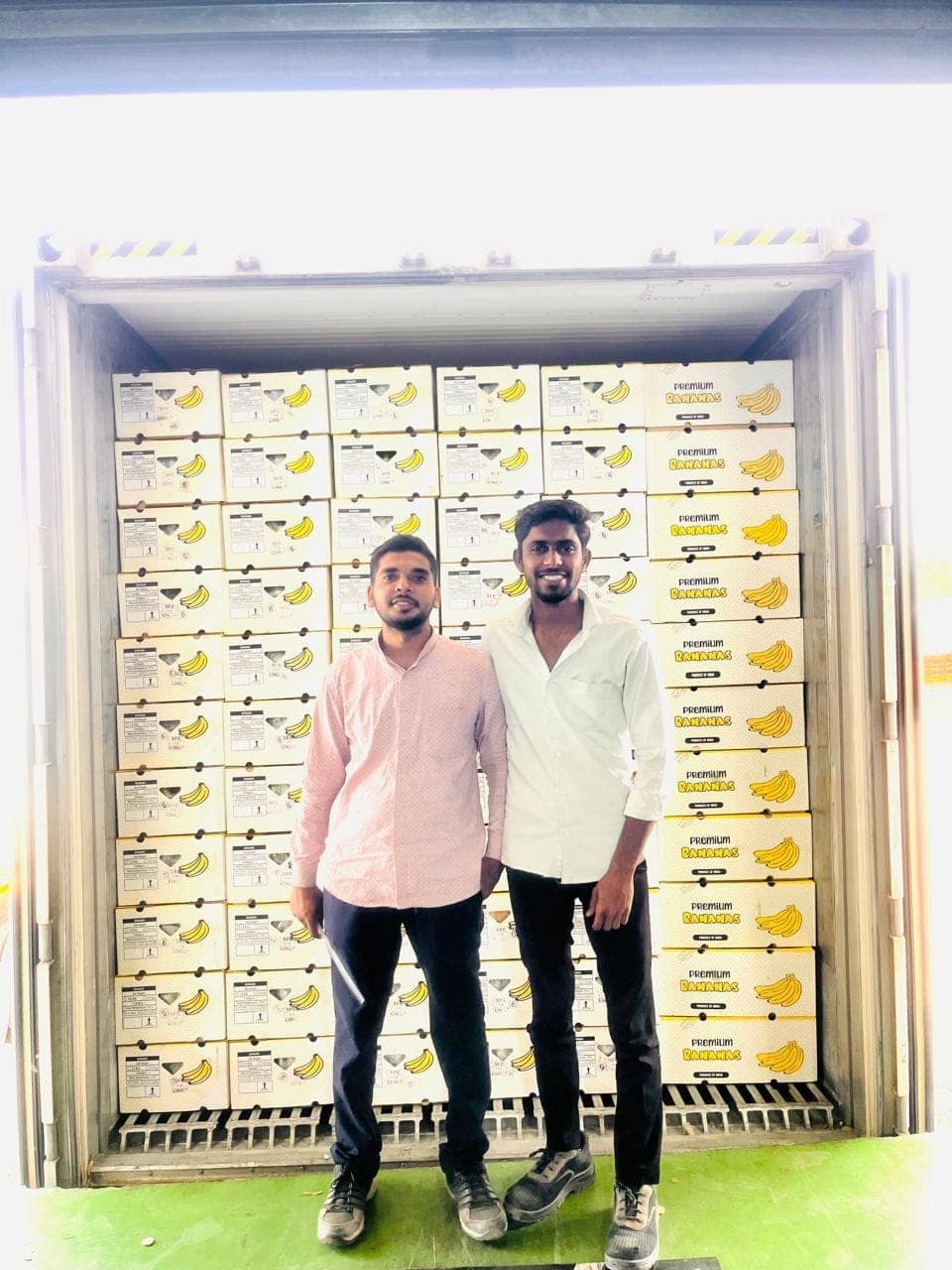 Container loading and reefer handling of produce at port — photo 9